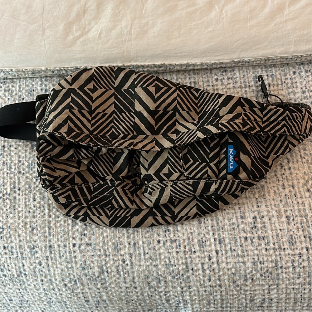 Kavu crossbody bag. NWOT